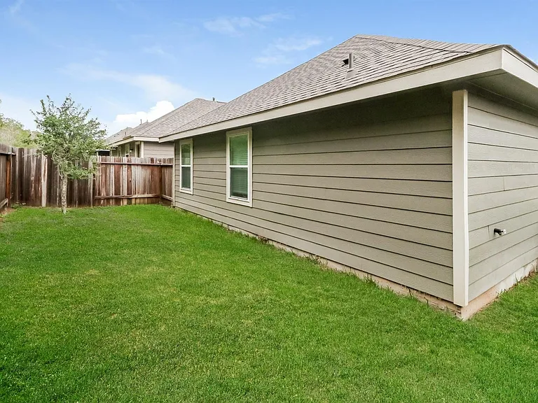 2752 Madison Ct — Photo 2