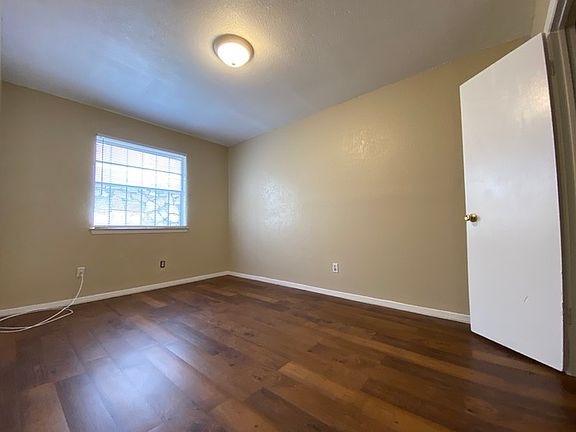 4th image of 4930 Hercules Ave