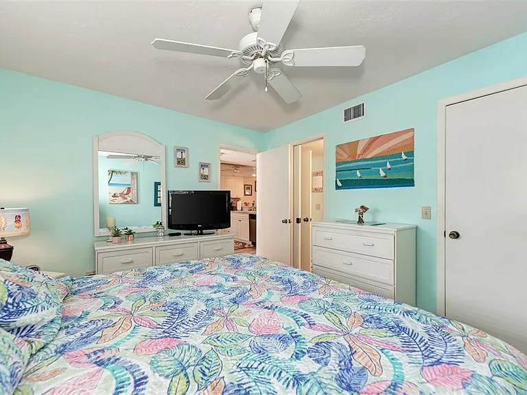 Sweet dreams in Englewood. __ A cozy queen bed, plenty of space, and your own private TV make this guest room the perfect retreat after a day on the golf course. Plus, the walk-in closet means you can stay organized all week long!