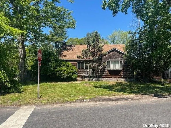 39 Old Country Road, Deer Park, NY 11729