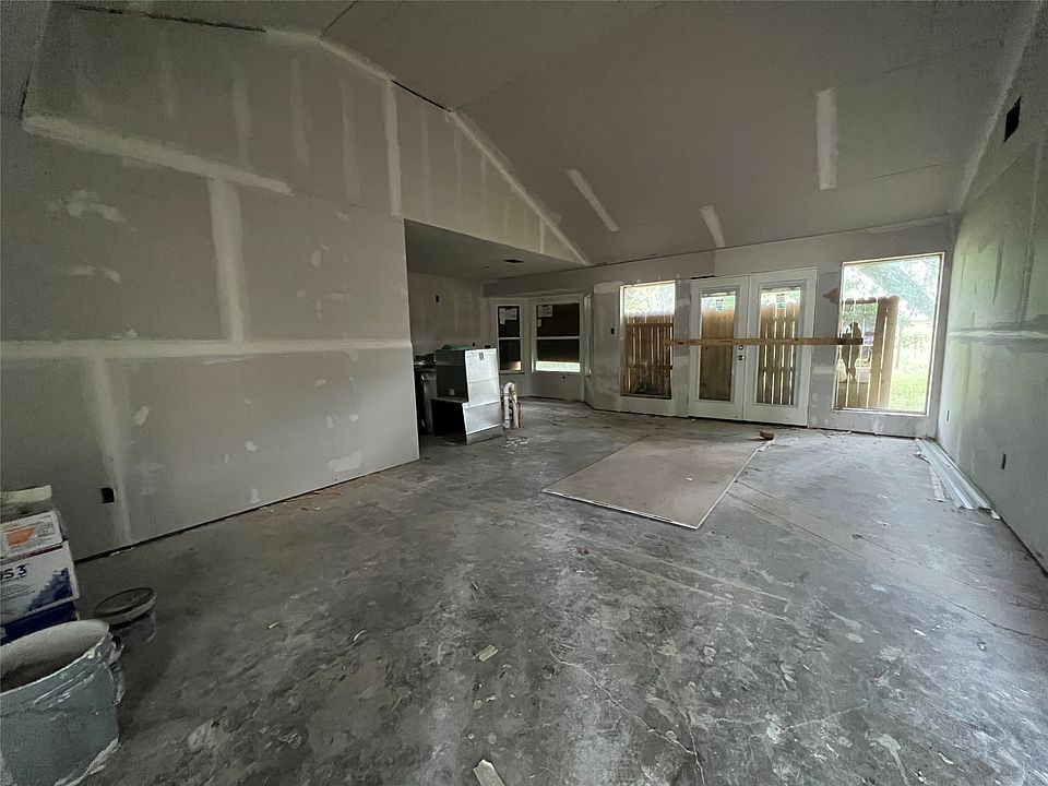 1st image of 304 Forsythe Dr