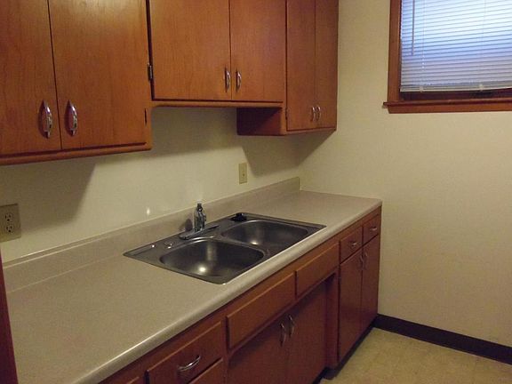 5th image of 1415 B St APT 1