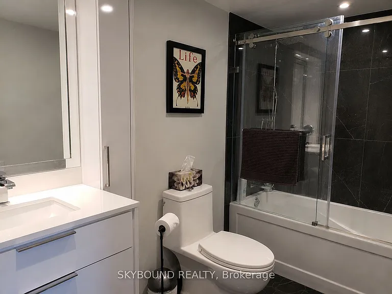 1360 Rathburn Rd E #1705 — Photo 25