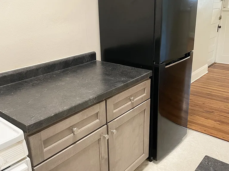 St. Clair Apartments — Photo 9