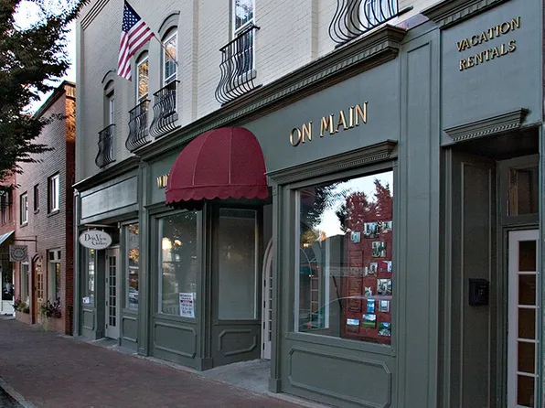122 N Main St, Waynesville, NC
