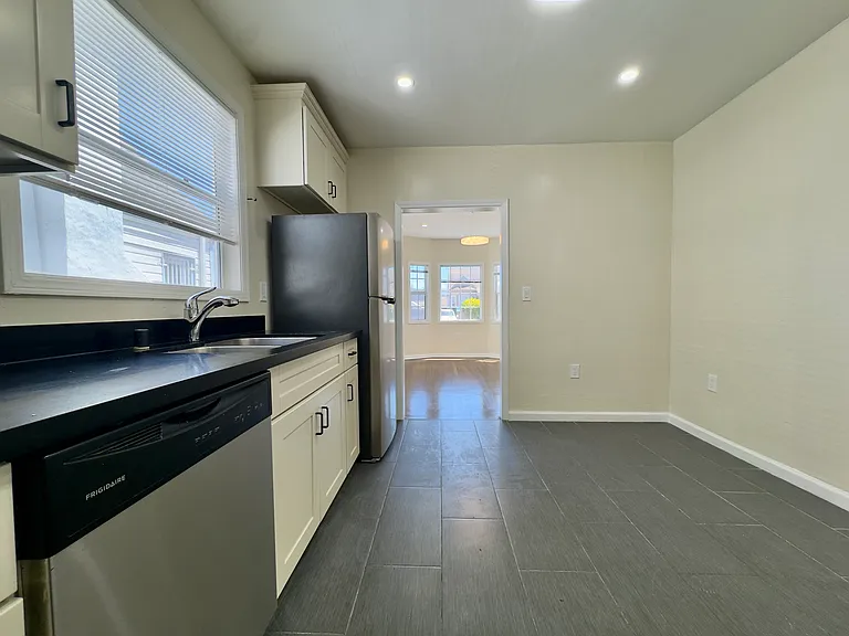 1833 108th Ave — Photo 11