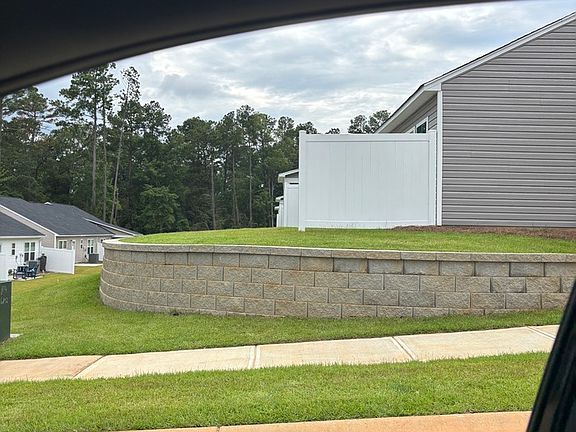 3rd image of 318 Ryegrass Way
