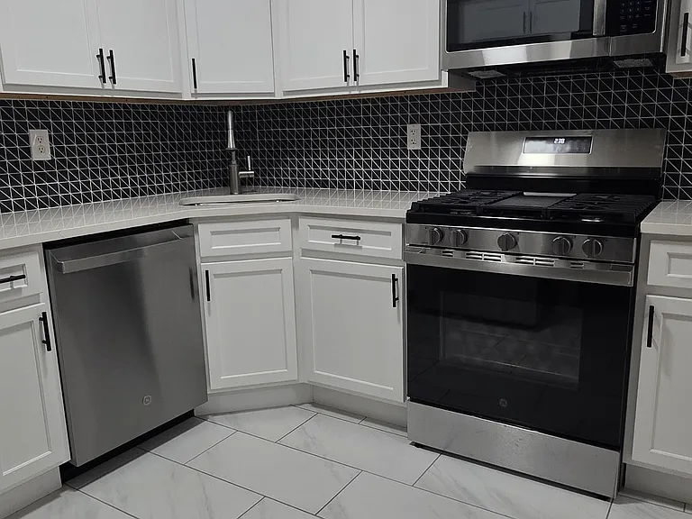 306 Marshall St #2 — Photo 2