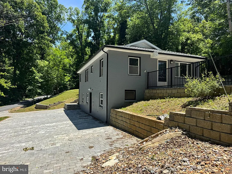 373 Bowman Rd — Photo 3
