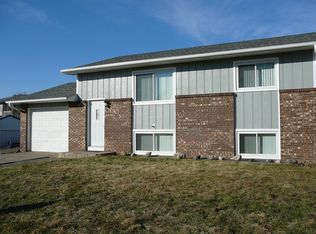 122 Applewood Dr, Norfolk, NE 68701