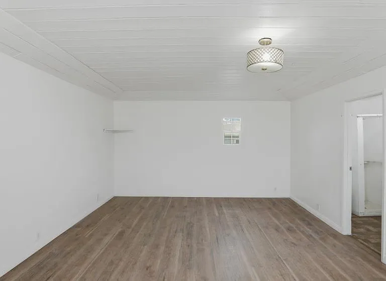 32568 Kentucky St — Photo 10