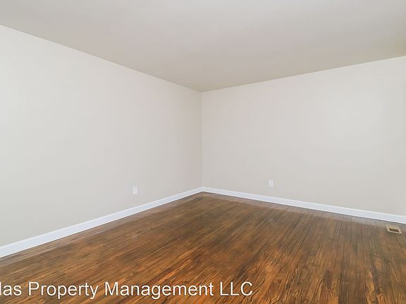 5th image of 1030 Lees Ln