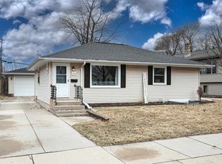 126 S James St, Kimberly, WI 54136