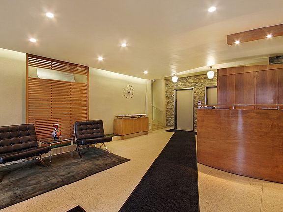 4th image of 430 W 34th St