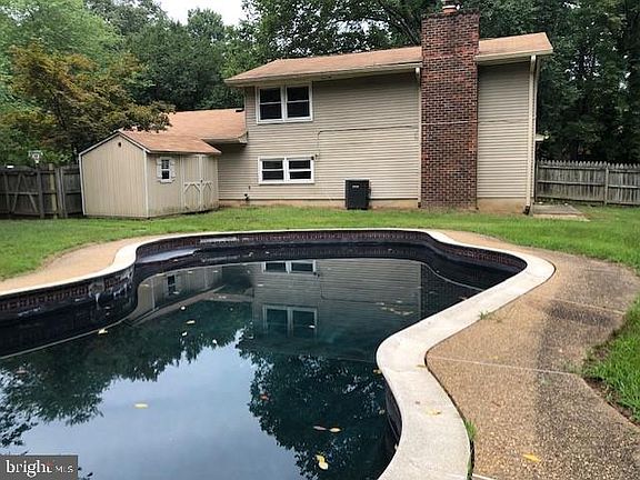 4th image of 3 Pond Cir