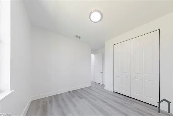 1137 Damen St E — Photo 16