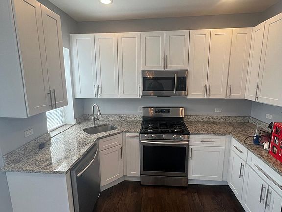 5th image of 5000 N Lawndale Ave APT 2