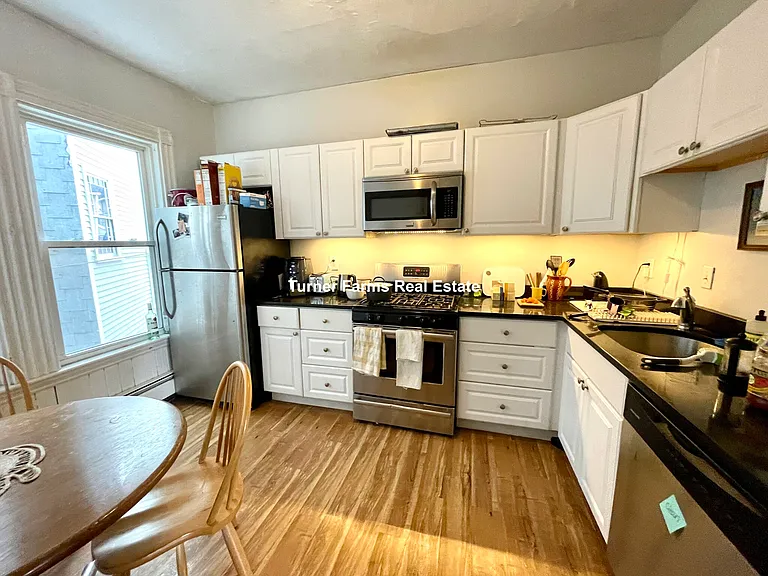 80 Hillside St #2R — Photo 3