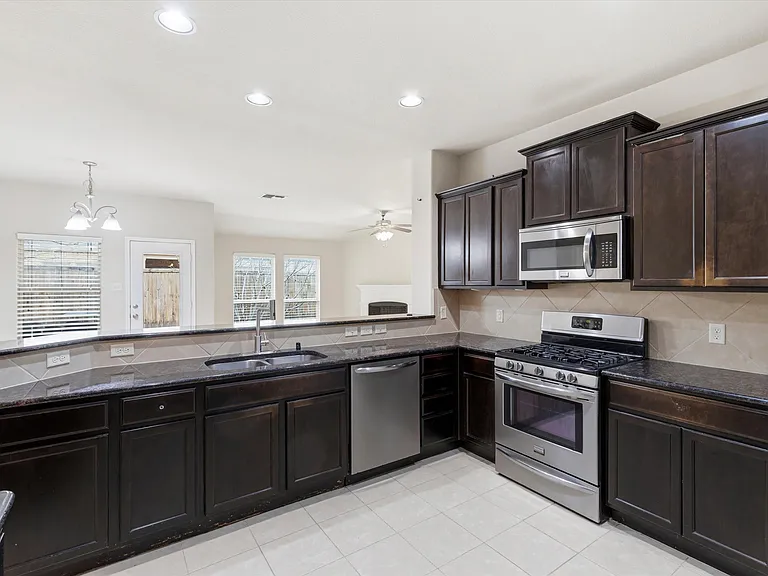 1115 Dickenson Dr — Photo 13