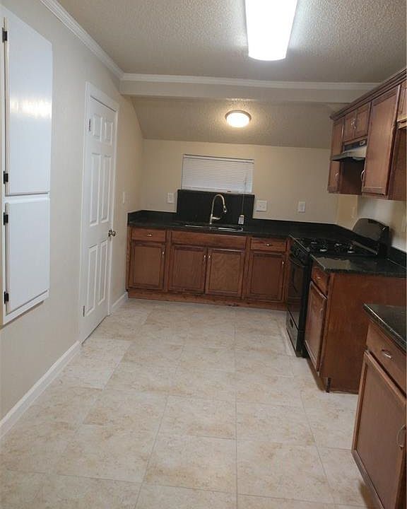 1st image of 1202 Carbona Dr