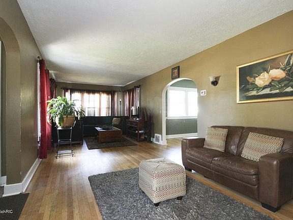 3rd image of 215 Highland Ave