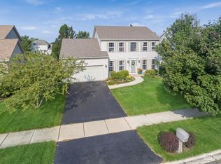 321 Mustang Dr, Oswego, IL 60543