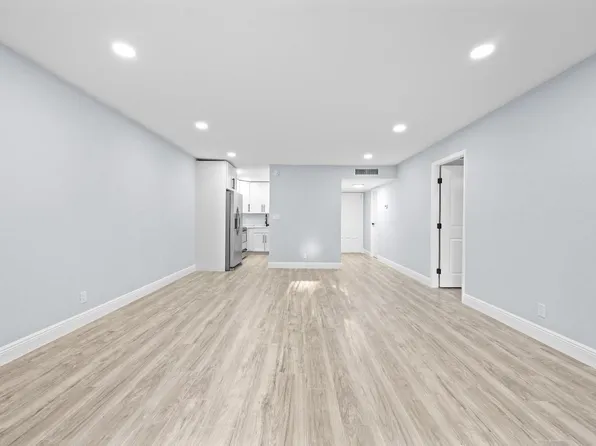 6061 N Falls Cir Drive #109, Lauderhill, FL 33319