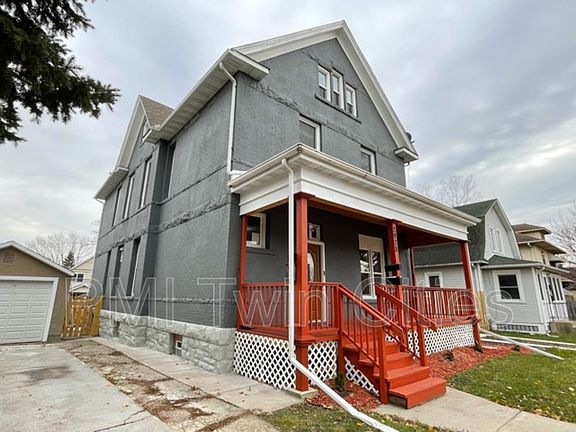 3rd image of 2928 Emerson Ave N