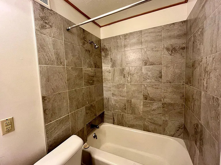 733 S 6th Ave — Photo 10