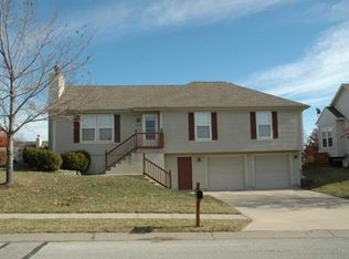2308 Summerfield Dr, Blue Springs, MO 64029