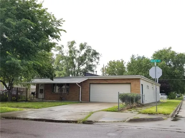 2348 E Walnut St, Des Moines, IA 50317