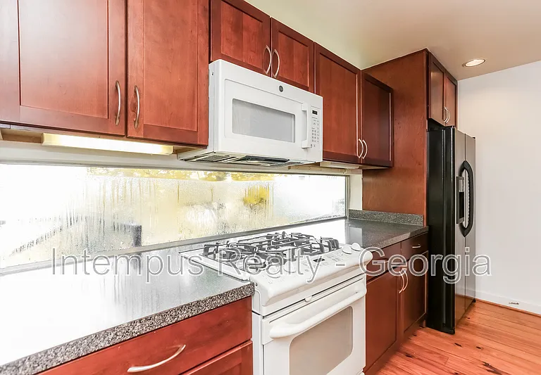 241 Maynard Ter #5 — Photo 9
