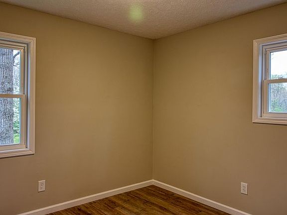 4th image of 395 Prentice St