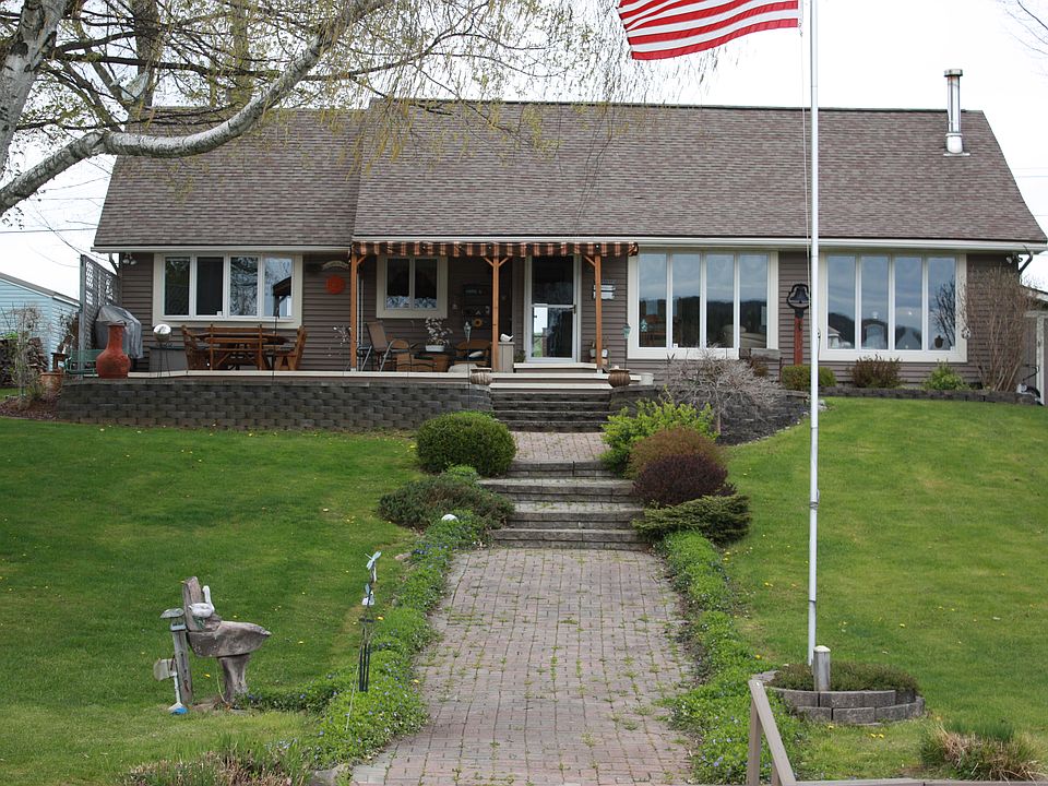 Your new home from the lake