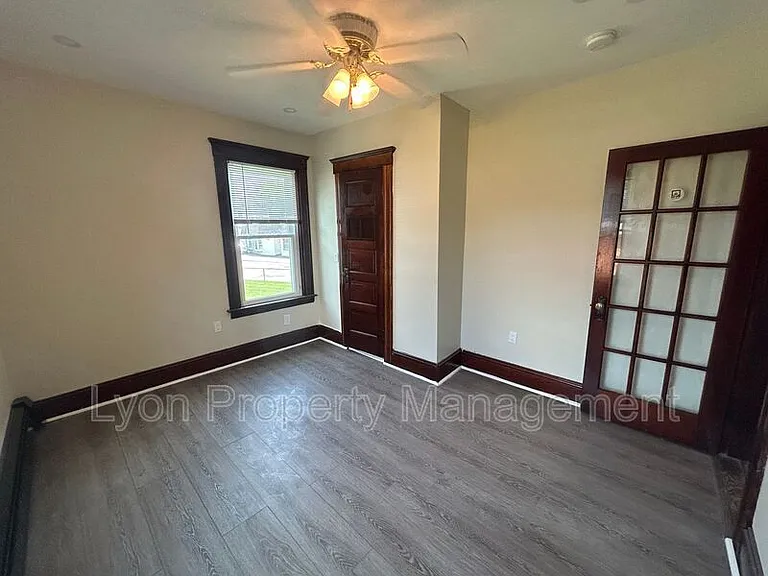 568 Elm St #1 — Photo 10