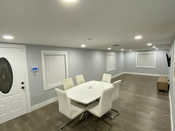 3195 Reo Ln, Palm Springs, FL 33461