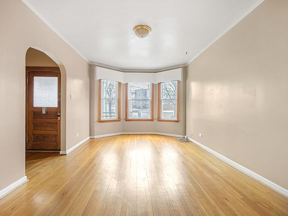 4th image of 2228 W Barry Ave #1F
