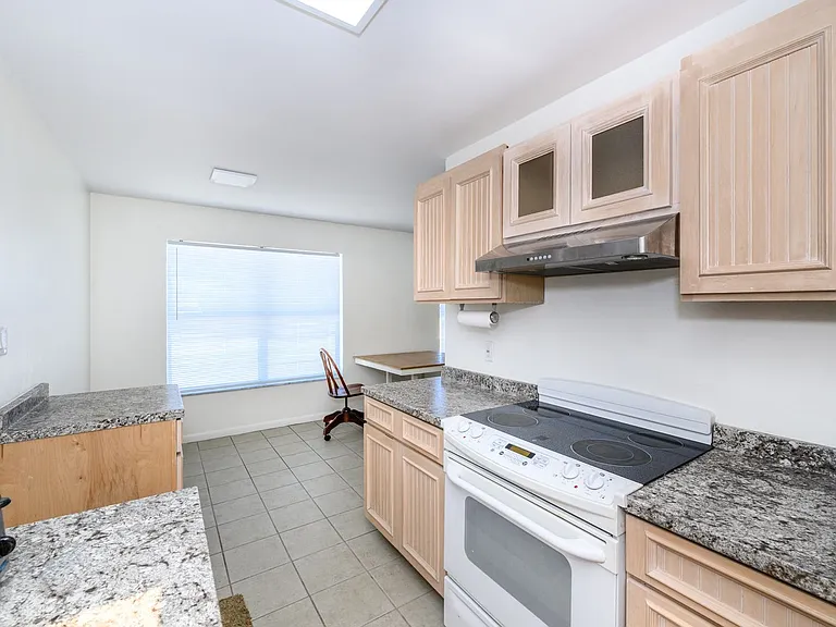 510 Sharon Cir — Photo 10