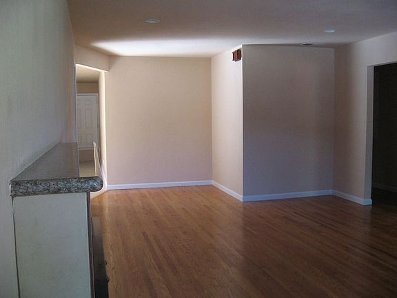 3rd image of 1107 Carlton Ave