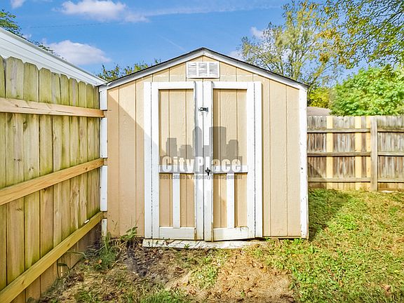 5th image of 6132 Nelson Pl