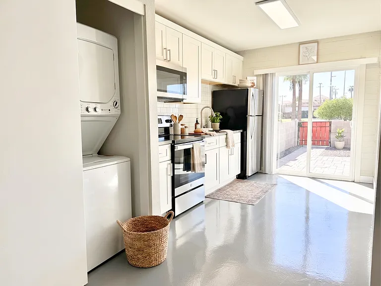 402 N 10th St #6 — Photo 4