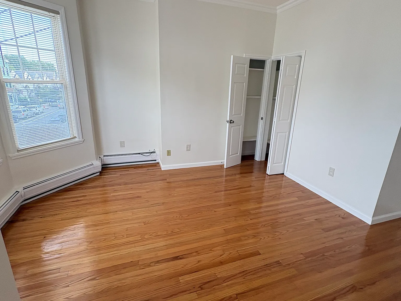 3 bed, 1300 sqft, $2,300 — Photo 2