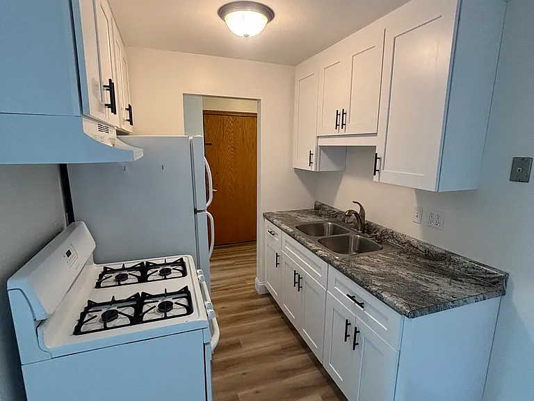 630 4th Ave SE — Photo 8