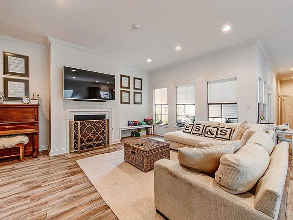 4th image of 386 Shoal Dr