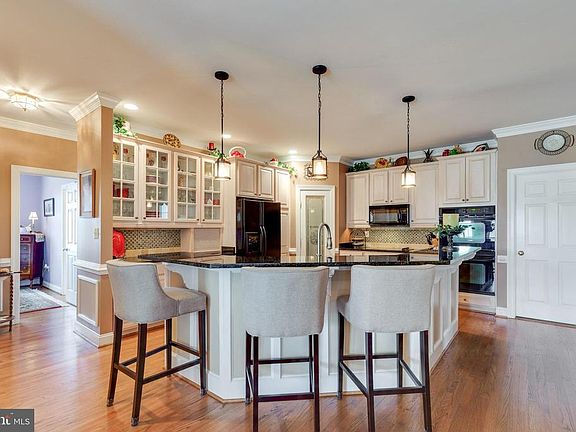 Open Kitchen with Large Island