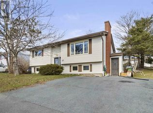 17 Spinner Cres, Lower Sackville, NS B4C2G1
