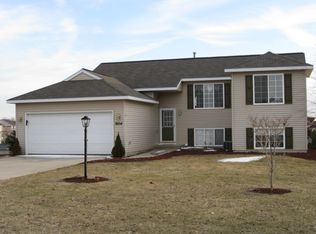 8054 Tillicum Grv NE, Rockford, MI 49341