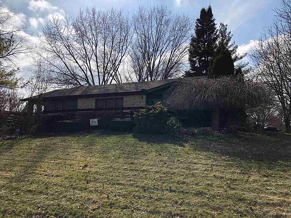 2nd image of 218 Woody Dr