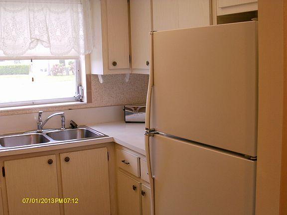 4th image of 2960 Crosley Dr E APT H