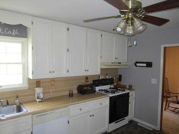 4th image of 2390 W Winslow Dr